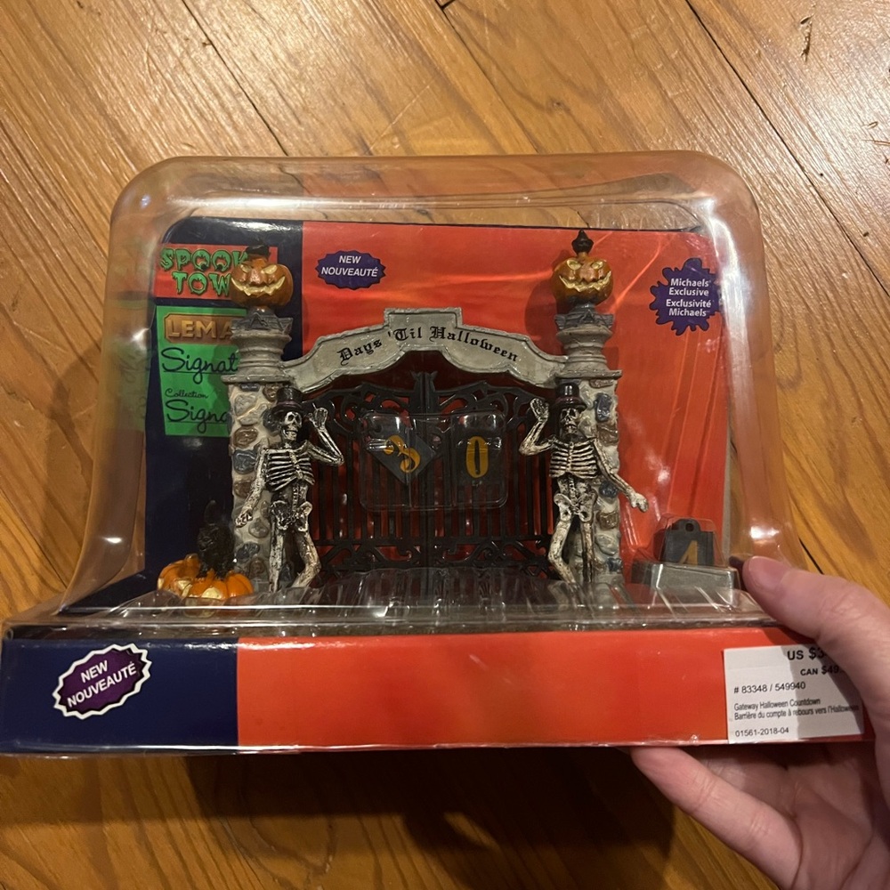New 2018 Lemax discontinued Gateway Halloween Countdown